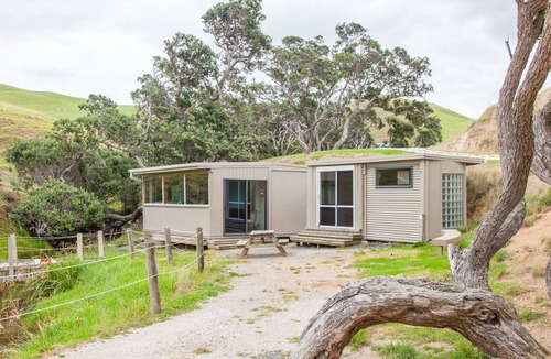 Taiharuru House | Two-cabin complex at private beach with 3 bedroom house