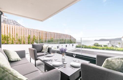 Carlyon Bay House | Two Chi An Mor