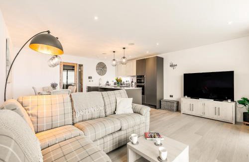 Carlyon Bay House | Two Chi An Mor