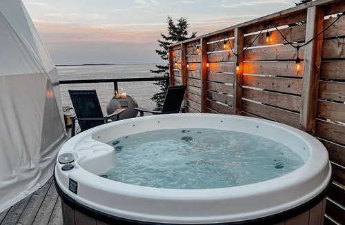 Dublin Shore Apartment | Two Cliffside Domes - Hot Tubs, Firepit, Decks, Perfect for Families & Groups