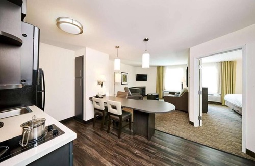 Schiller Park Hotel | TWO Comfortable 1BR Suites With Kitchens, Short Drive to Kohl Children's Museum!