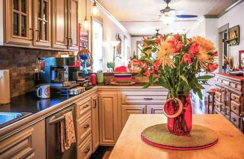 Old East Hill House | Two Couples, 2 Private Suites/1 BoHo GardenHouse