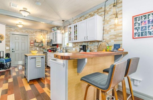 Old East Hill House | Two Couples, Two Suites, One BoHo Garden House
