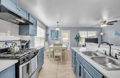 Franklin Park House | TWO Cozy Homes Prime Austin| Sleeps 12|