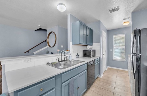 Franklin Park House | TWO Cozy Homes Prime Austin| Sleeps 12|