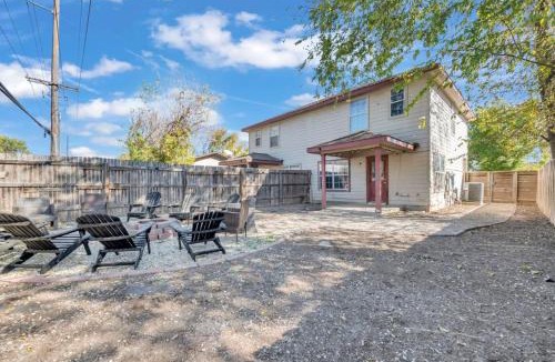Franklin Park House | TWO Cozy Homes Prime Austin Sleeps 12