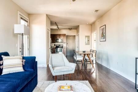Music Row Apartment | TWO CozySuites Bold Music Row Condos in Nashville