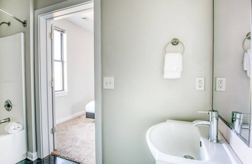 Music Row Apartment | TWO CozySuites Music Row Chic Condo in Nashville