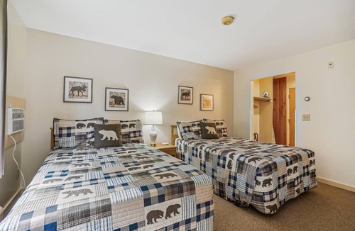 West Bridgewater Hotel | Two Double bed Standard Hotel room 218