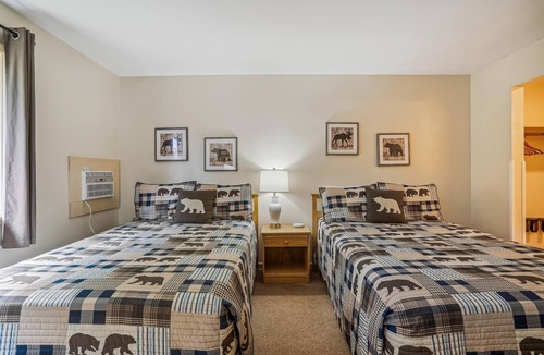West Bridgewater Hotel | Two Double bed Standard Hotel room 218