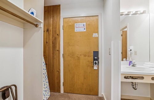 West Bridgewater Hotel | Two Double bed Standard Hotel room 218