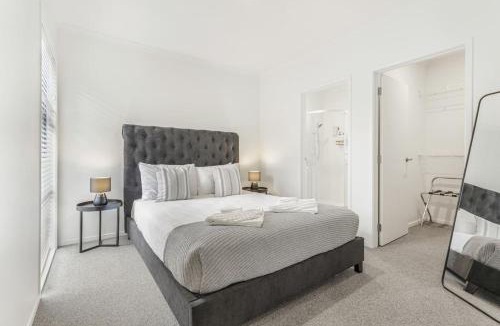 Te Rapa House | Two Ensuites, Central Hamilton - By KOSH BNB