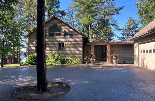 Shawano House | Two family, cozy, lake house retreat on Pine Lake.