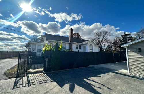 Centreville House | Two homes 1 price near Dulles sleeps 16 w/parking