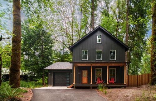 Mount Hood Village House | Two Homes in One Creekside Deck 2 Hot Tubs!