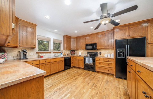 Bixby House | Two Homes on 160 Acres | Stocked Lakes | Firepit | Trails | 30 Minutes to Tulsa