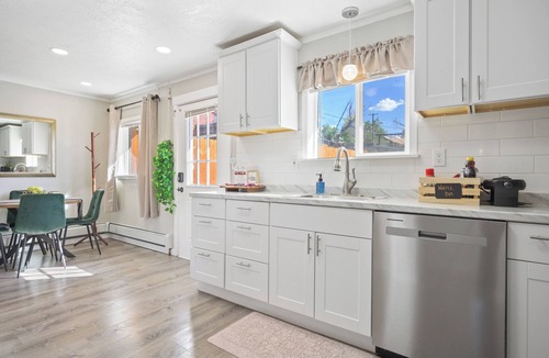 Casper House | TWO homes! Sleeps 8 adults - 4beds/2bath, Backyard Oasis, Fire Pit, Grill