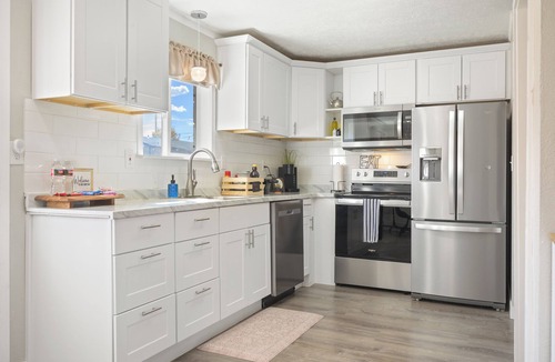 Casper House | TWO homes! Sleeps 8 adults - 4beds/2bath, Backyard Oasis, Fire Pit, Grill