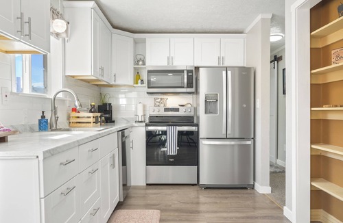 Casper House | TWO homes! Sleeps 8 adults - 4beds/2bath, Backyard Oasis, Fire Pit, Grill