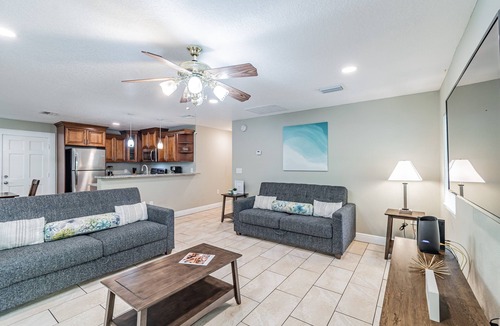Bearss Plaza House | TWO King Bed Home Near USF