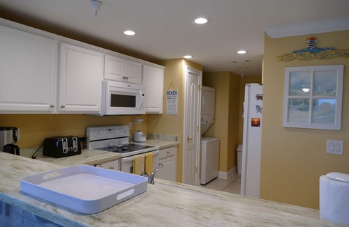 Tybee Island Condo | TWO KING SUITES each with attached Full Bath. Balcony with OCEANVIEW!nMid Island