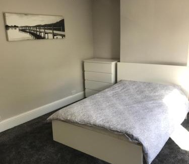 Ellesmere Port House | Two Little Ducks Guesthouse