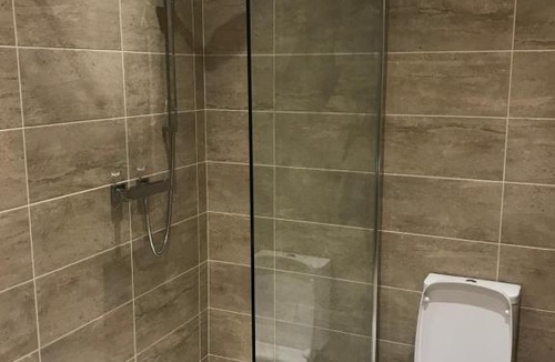 Ellesmere Port House | Two Little Ducks Guesthouse