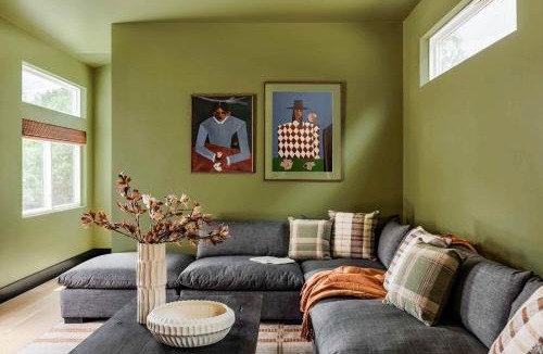 East MLK House | Two Luxury Austin Homes Hot Tubs & 10 Bedrooms