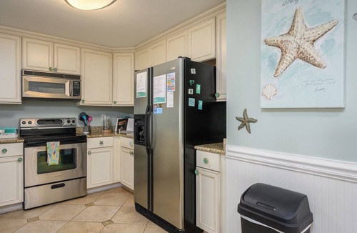 Tybee Island Cottage | Two Mermaids PETS 2 POOLS HOT TUB