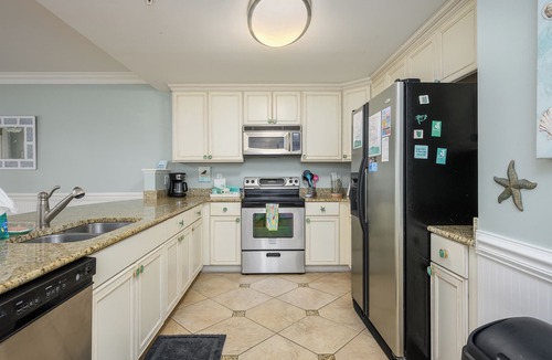 Tybee Island Cottage | Two Mermaids PETS 2 POOLS HOT TUB