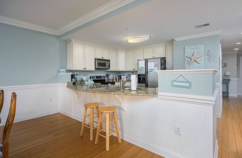 Tybee Island Cottage | Two Mermaids PETS 2 POOLS HOT TUB