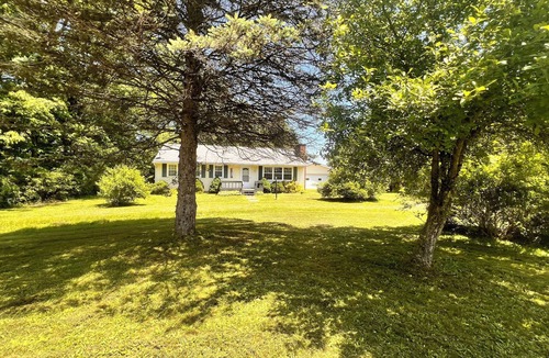 Franklin House | Two-mile Getaway. 3 bedroom house in quiet neighborhood in the country