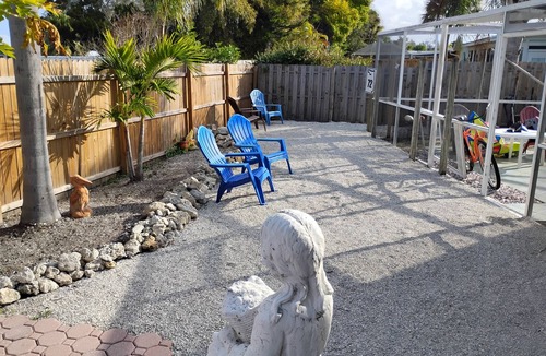 Gulf Gate Estates Apartment | Two Miles to Siesta Key