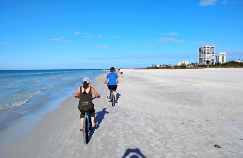 Gulf Gate Estates Apartment | Two Miles to Siesta Key