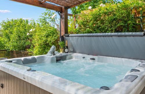 Kenn House | Two Mill Cottage, The Ley Arms