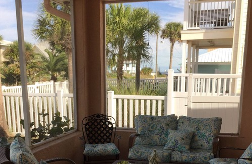 Boardwalk Cottage | Two minutes from the beach