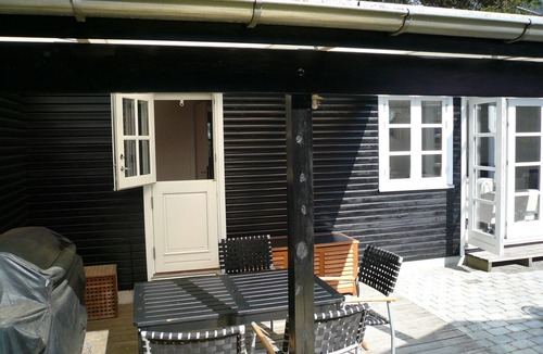 Bøtø By House | Two minutes to the beach: Classic summer house on a nature plot