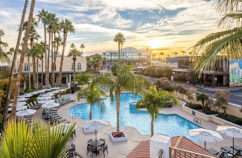 Downtown Resort | Two Modern King Units for 8! Heated Pool, Golf Course, & Beautiful Sunset Views!