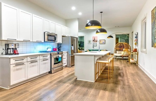 Berry Hill House | Two New Lux Homes! Rooftop + Hot Tub, Pool & Sauna