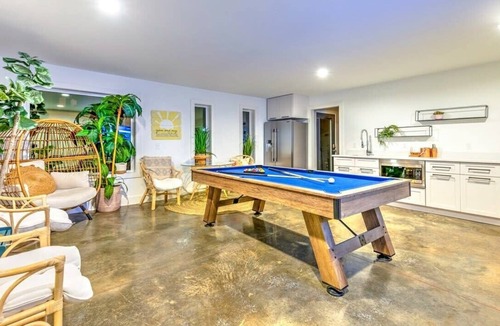Berry Hill House | Two New Lux Homes! Rooftop + Hot Tub, Pool & Sauna