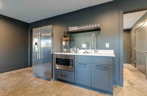 Berry Hill House | Two New Lux Homes! Rooftop + Hot Tub, Pool & Sauna