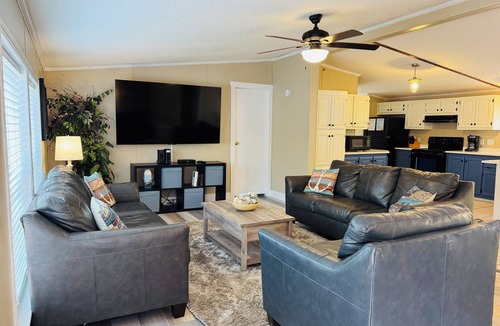 Put-in-Bay House | Two Parking Spots, Zero Hassle | 10 ppl | IC74