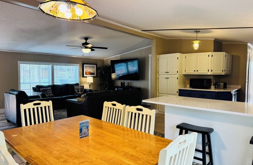 Put-in-Bay House | Two Parking Spots, Zero Hassle | 10 ppl | IC74