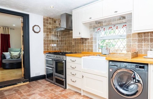 Brockworth Cottage | Two Pound Cottage - 3 Bed Home - Hot Tub