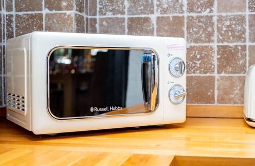 Brockworth Cottage | Two Pound Cottage - 3 Bed Home - Hot Tub