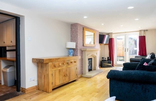 Brockworth Cottage | Two Pound Cottage - 3 Bed Home - Hot Tub