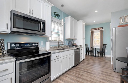 Deltaville House | Two Private Cottages 3BR, Boat Parking, Walk to Marinas