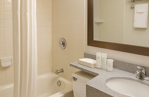 Point Edward Hotel | Two Queen Beds (Non Smoking)