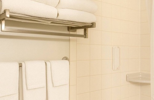 Point Edward Hotel | Two Queen Beds (Non Smoking)