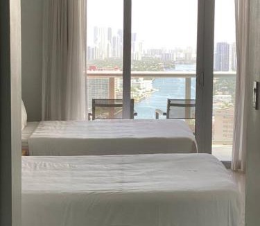 Hallandale Beach Apartment | Two queen size bed studio Miami